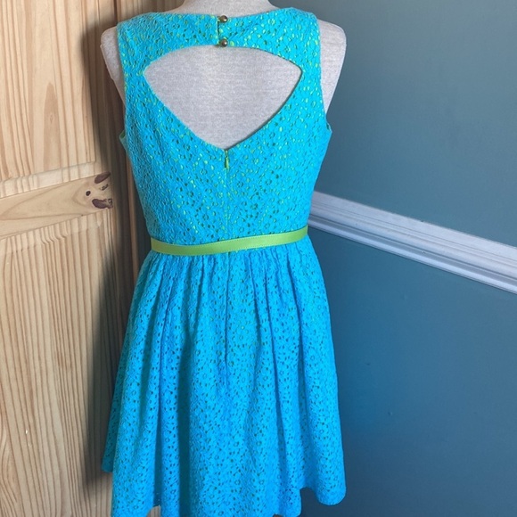 Eliza J. Turquoise & neon green belted lace overlay fit & flare dress. Size 8 - Picture 6 of 8
